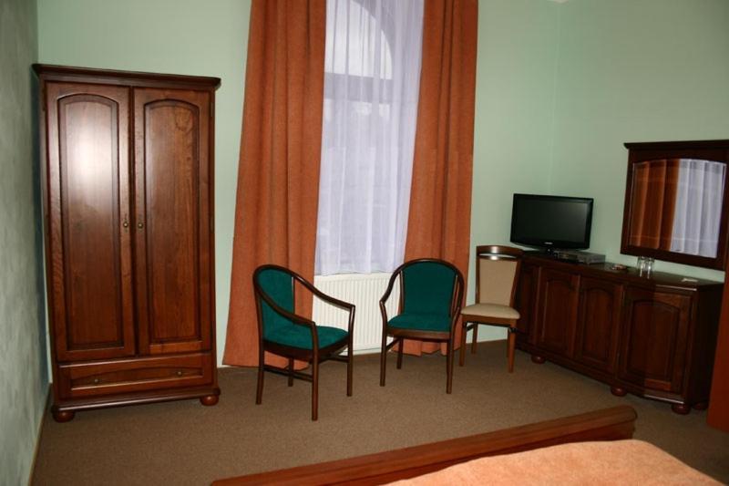 Hotel Zlaty Lev Louny Esterno foto