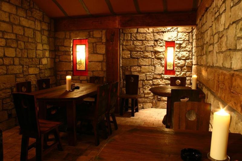 Hotel Zlaty Lev Louny Esterno foto