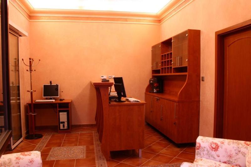 Hotel Zlaty Lev Louny Esterno foto