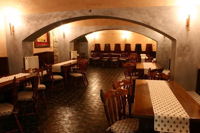 Hotel Zlaty Lev Louny Esterno foto