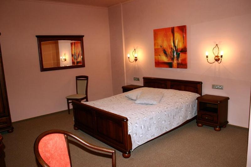 Hotel Zlaty Lev Louny Esterno foto